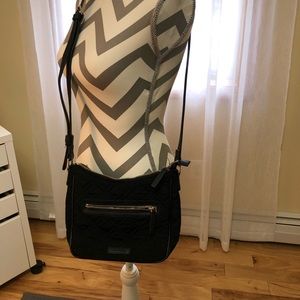 Vera Bradley EUC black quilted crossbody